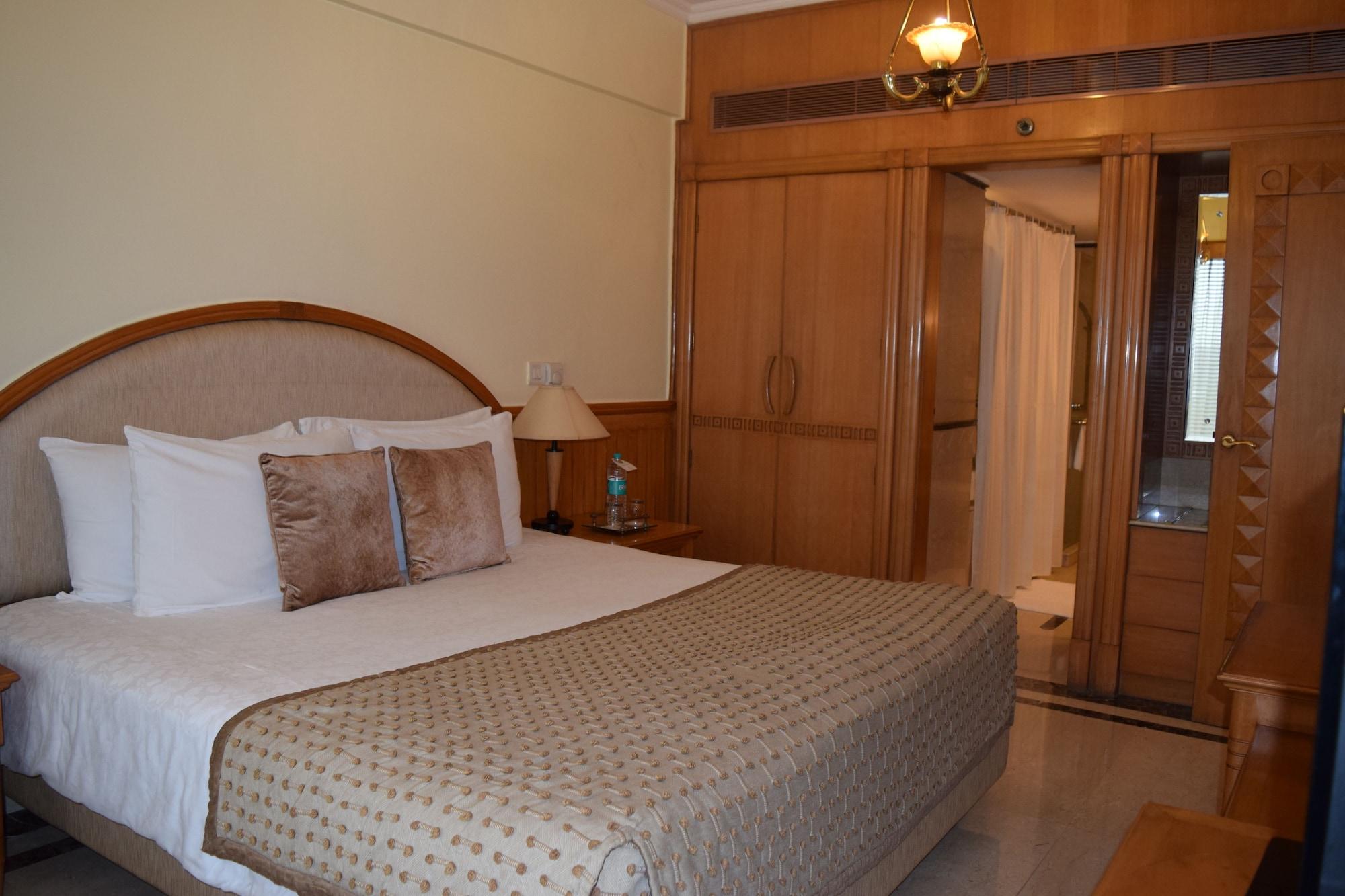 Hotel Jaypee Siddharth Nueva Delhi Exterior foto